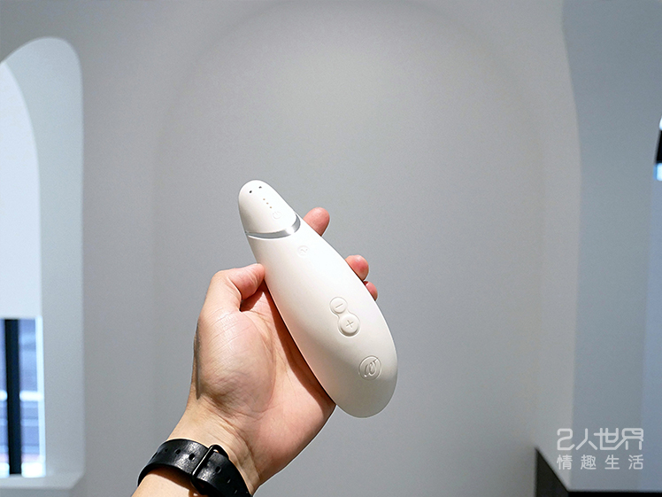 womanizer premium 吸吮 情趣 使用 充電