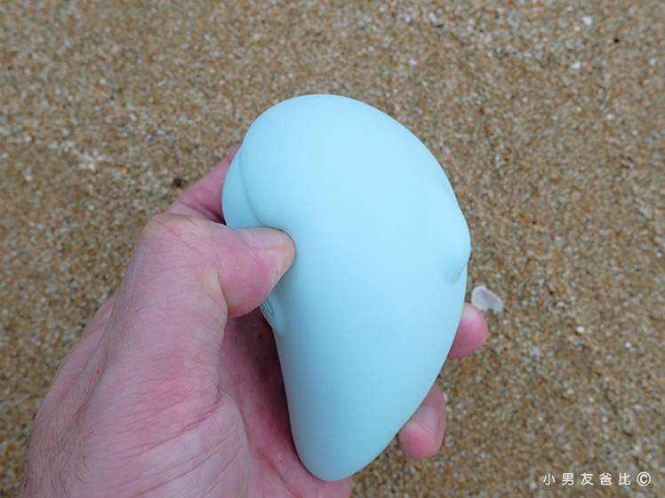 噴水海豚吸-噴水海豚二代2.0 plus加溫版 矽膠材質 軟硬度-心得分享