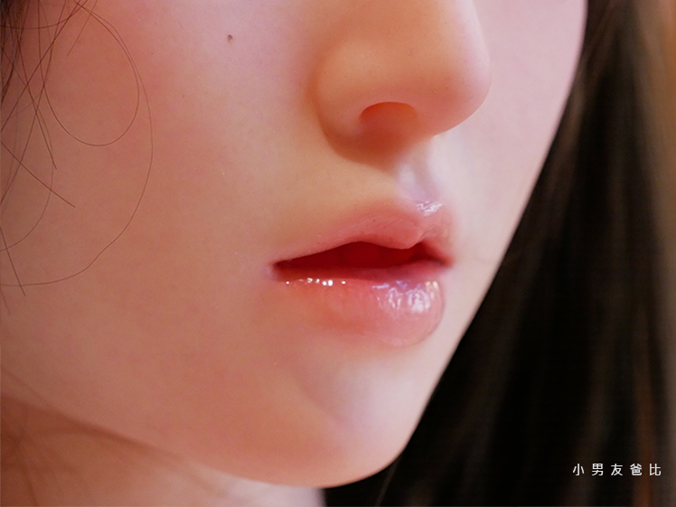 矽膠娃娃的可動下巴口交功能